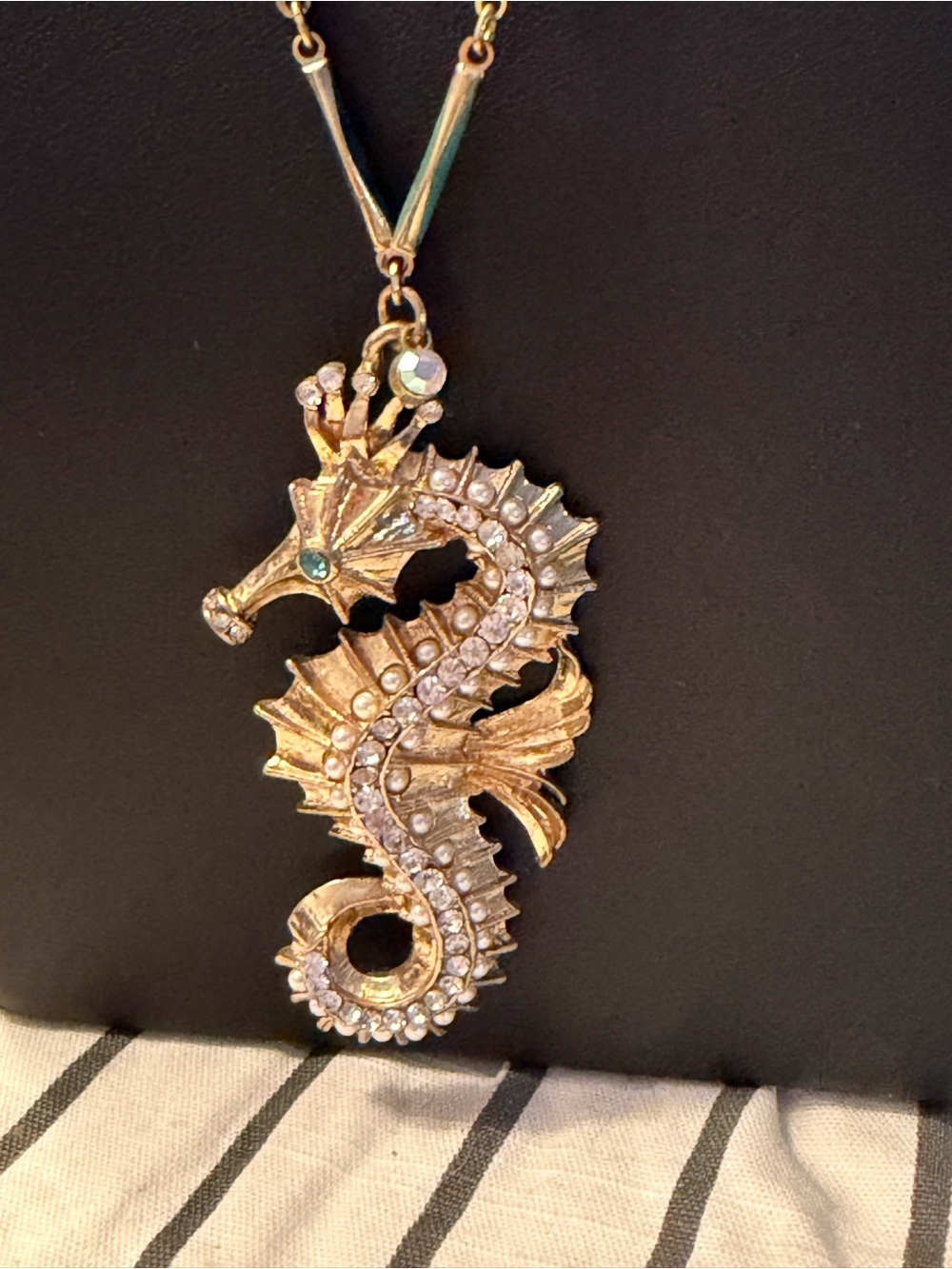 Gold tone Seahorse Rhinestone Pendant Necklace Enameled Chain 24”